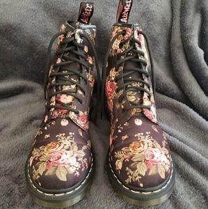 Perfect Victoria Style Dr. Martens boots